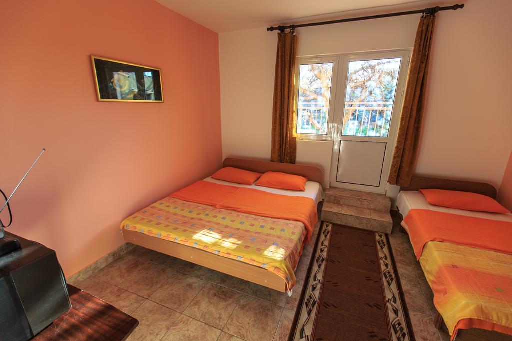 Apartments Vitic Sutomore Pokoj fotografie