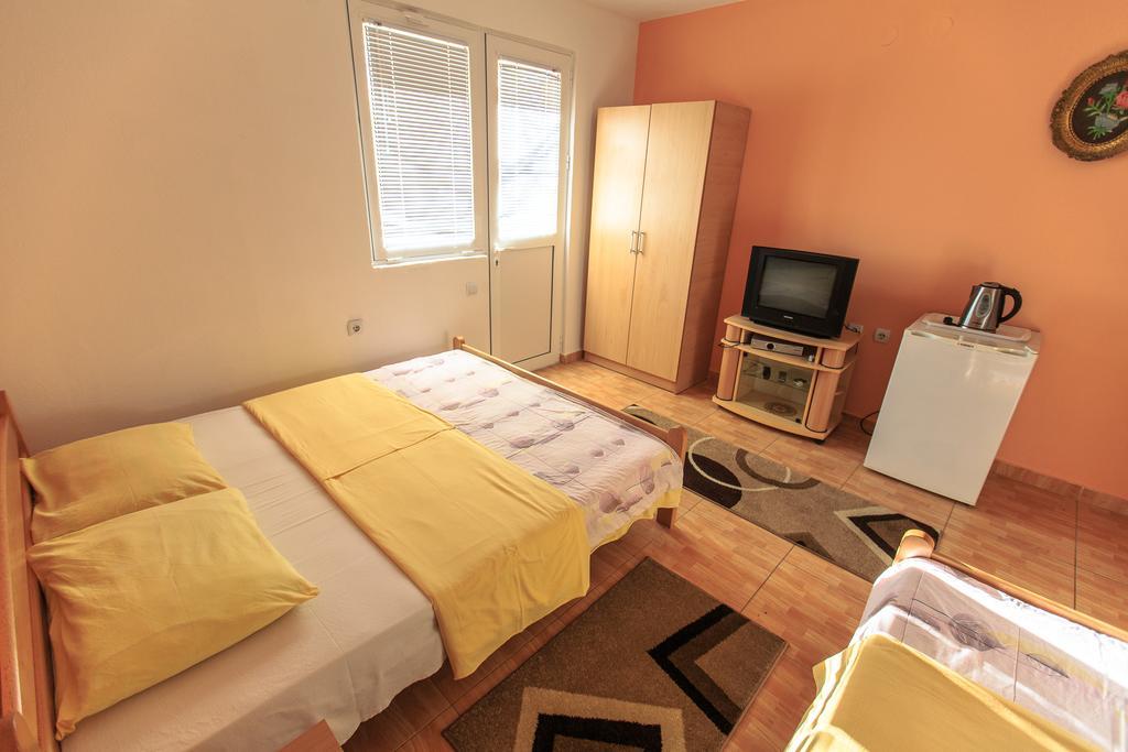 Apartments Vitic Sutomore Pokoj fotografie