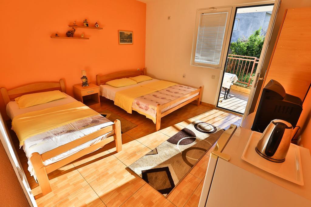 Apartments Vitic Sutomore Pokoj fotografie