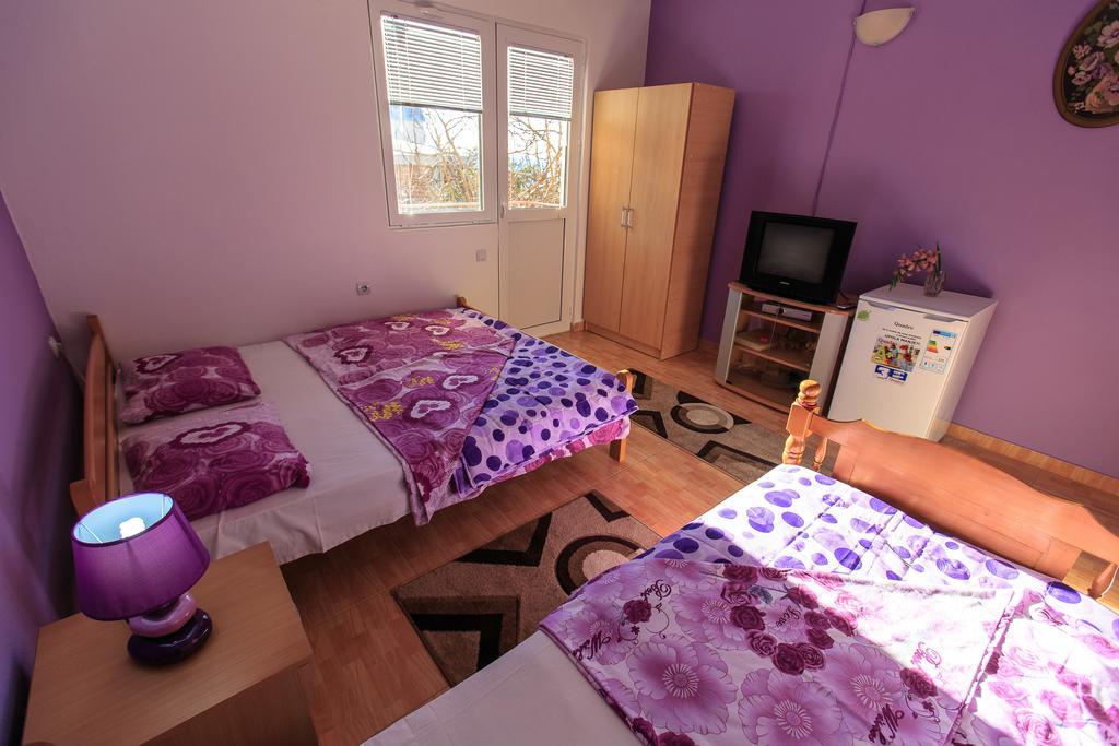 Apartments Vitic Sutomore Pokoj fotografie