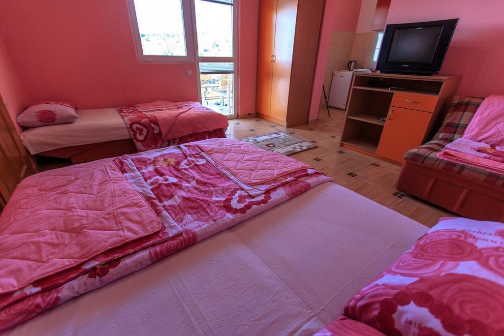 Apartments Vitic Sutomore Pokoj fotografie