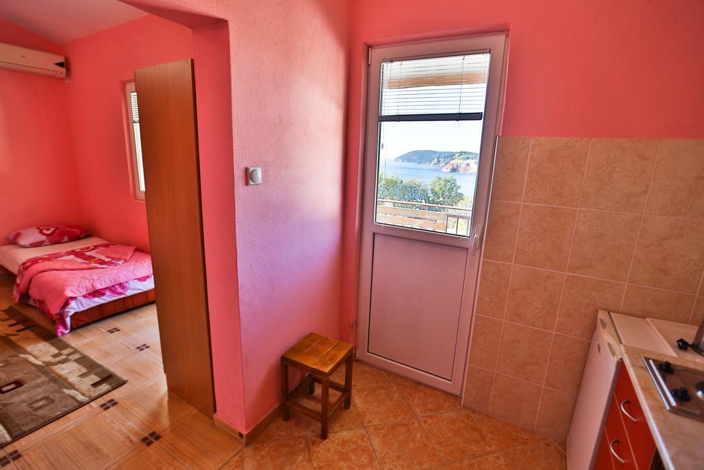 Apartments Vitic Sutomore Pokoj fotografie